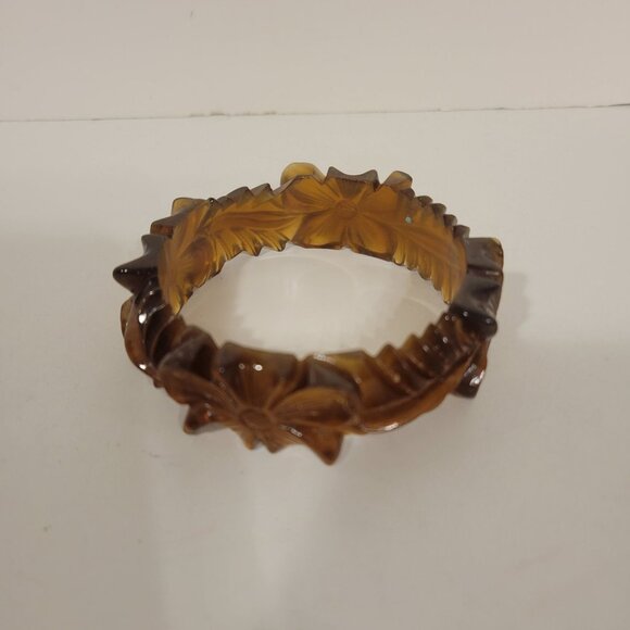Vintage MCM Lucite Plastic Rootbeer Floral Plastic Bangle Bracelet - Picture 1 of 3